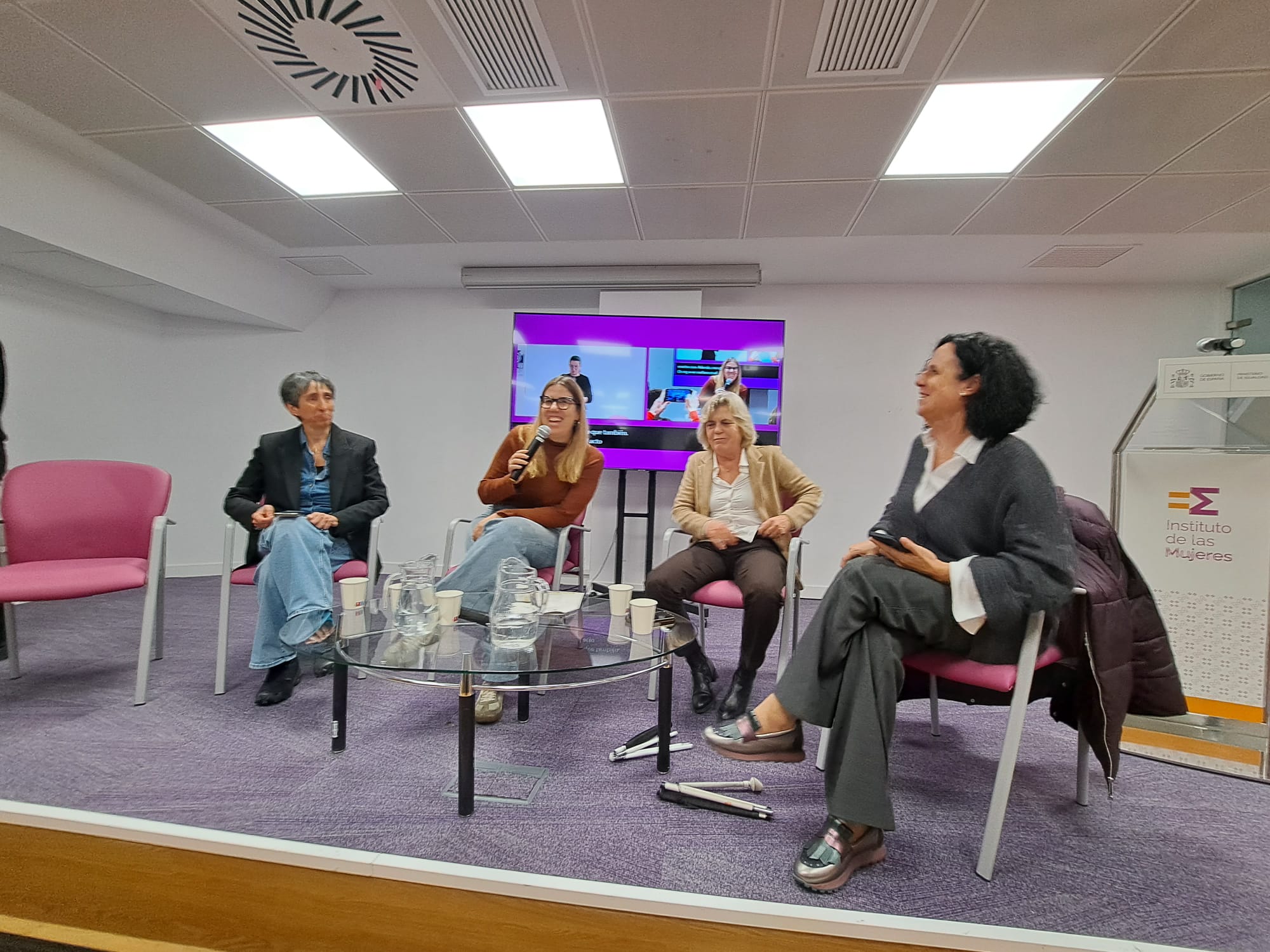 Mesa inaugural con la directora del Instituto de la Mujeres, Ana Peláez, Teresa Palahí y Concha Díaz