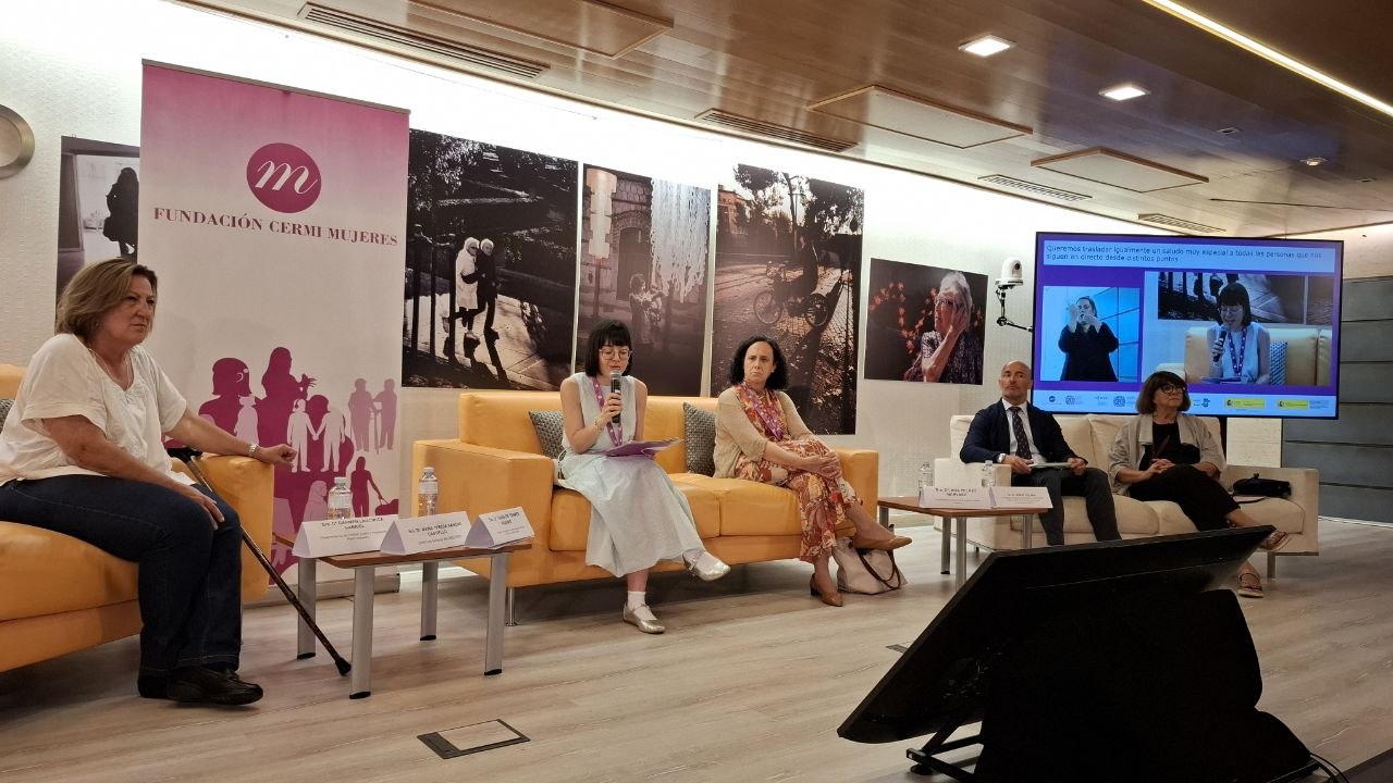 Imagen de la mesa de INAUGURACIÓN. Aparece Carmen Laucirica, Sara De Torres, Ana Peláez, Jesús Celada y María Teresa Sancho