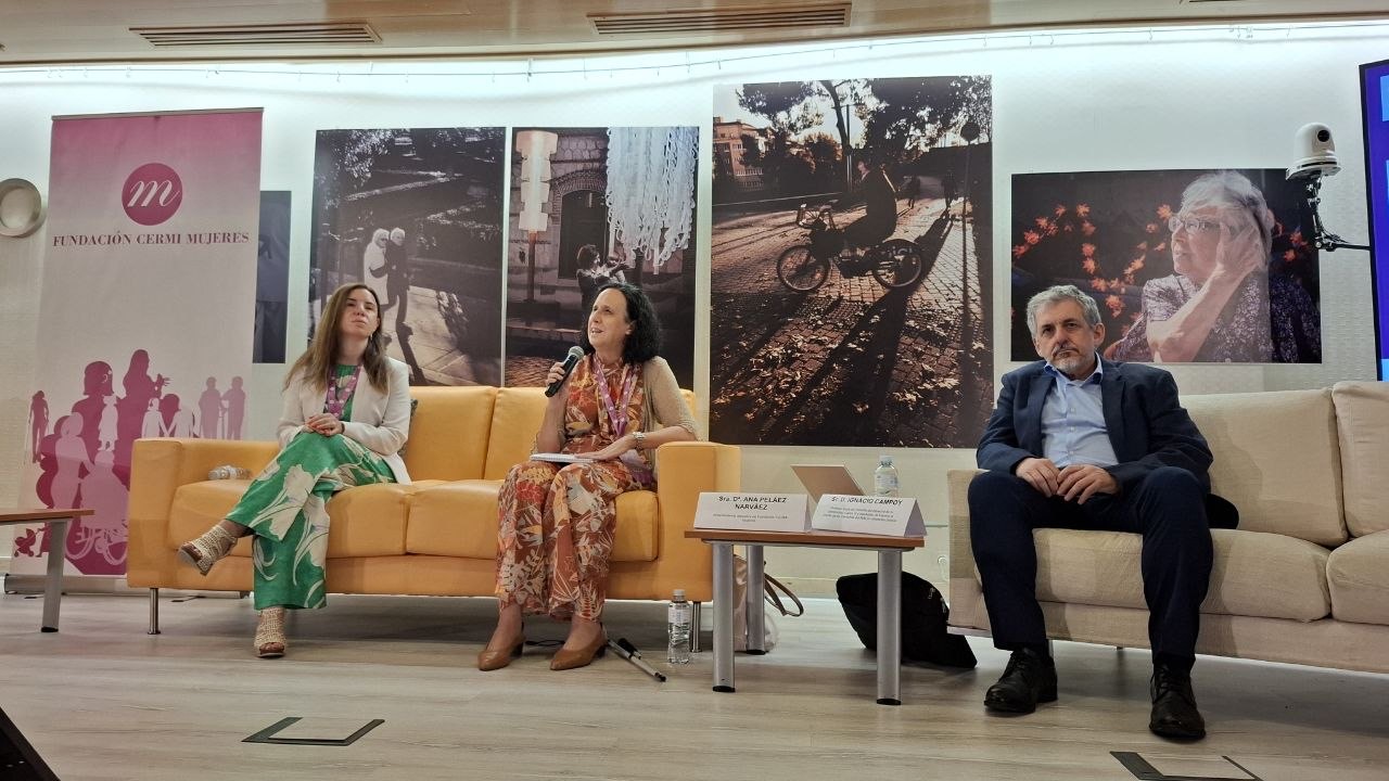 Imagen del PANEL 2. Aparece Nathalia Guala, Ana Peláez e Ignacio Campoy